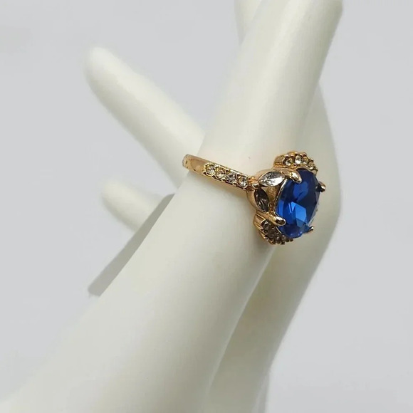 Blue Clear Glass Rhinestone High End Cocktail Retro Ring Size 6 - Picture 2 of 4